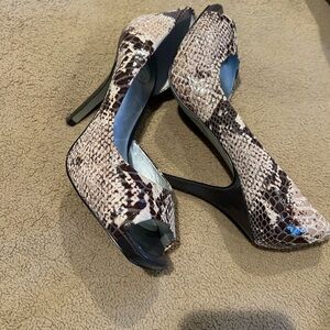 Jessica Simpson Snakeskin Peep-Toe Heels in Black and Cream